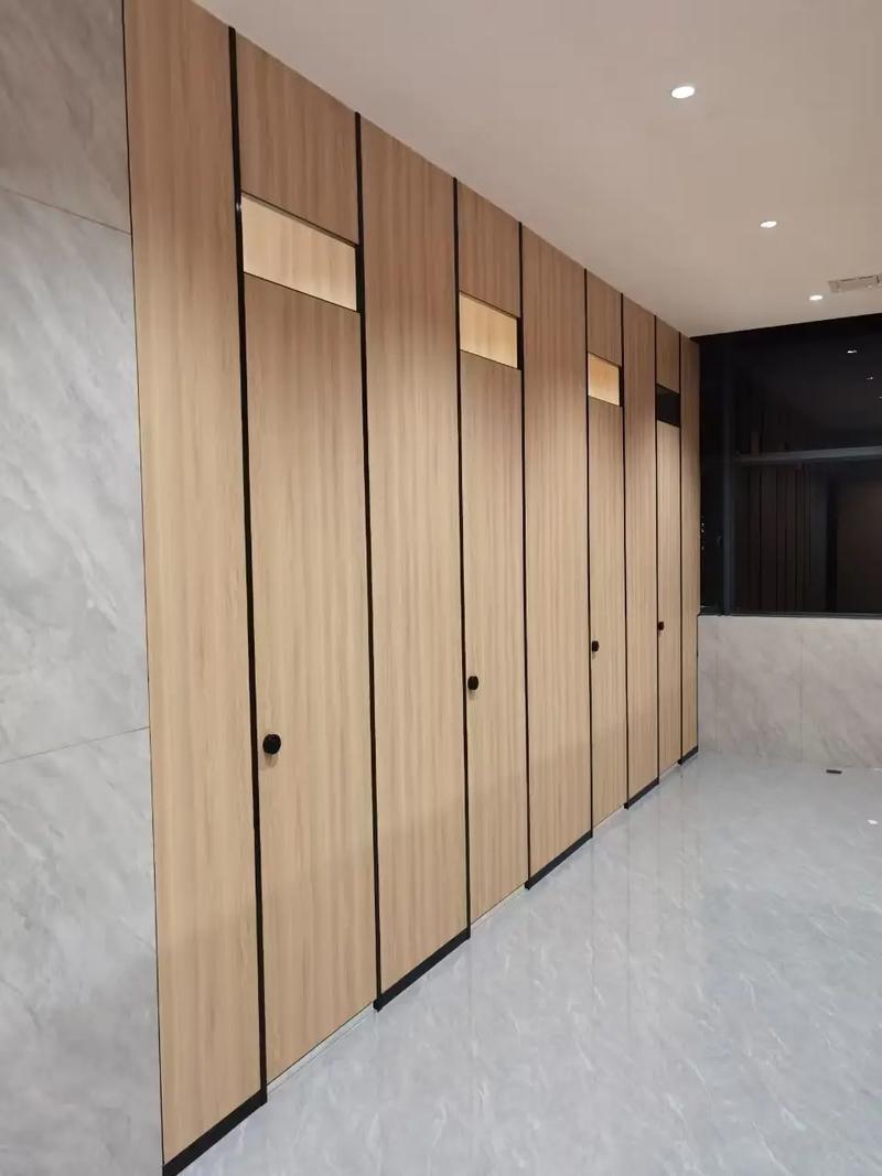 光谷1号国际青年汇写字楼公共卫生间隔断 抗倍特板的卓越选择