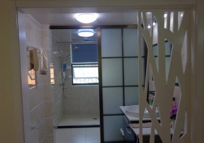 2018年卫生间隔断价格解析 五种不同材料与挂墙板对比