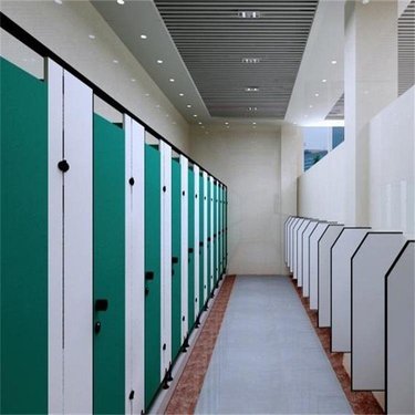 山东领扬新型建材 引领现代卫生间隔断新潮流